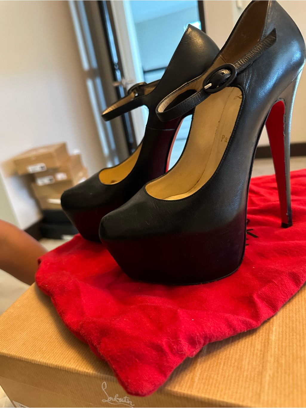 Christian Louboutin Black Leather Lady Daf 160